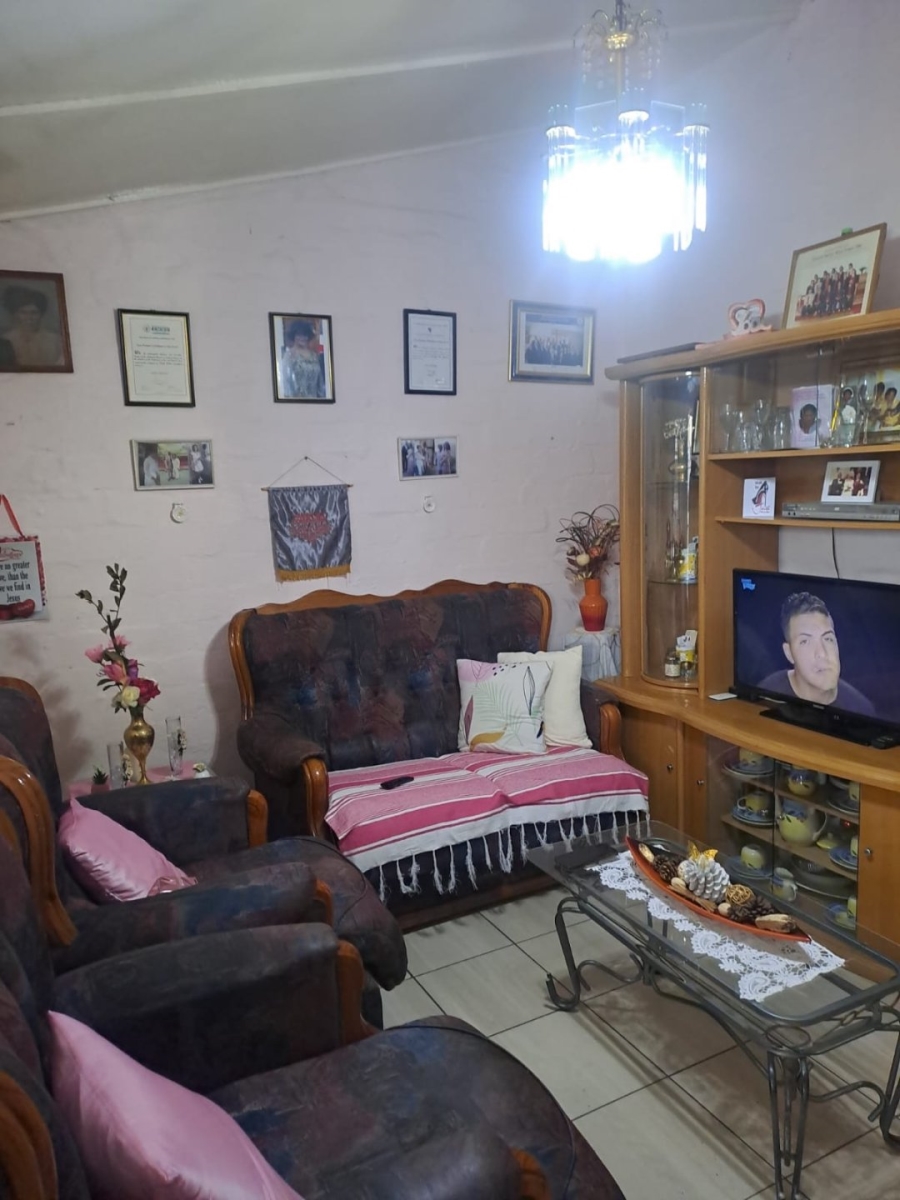 2 Bedroom Property for Sale in Bonteheuwel Western Cape
